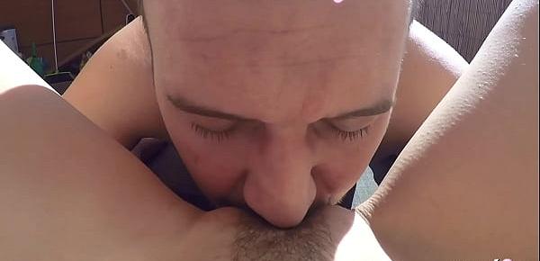 Deutscher Urlauber fickt geile echte Nutte ohne Kondom im Hotel